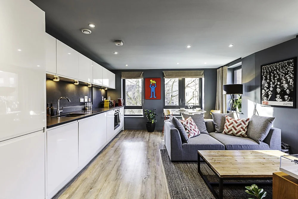 Bermondsey Bliss: Views, Comfort, and City Access!