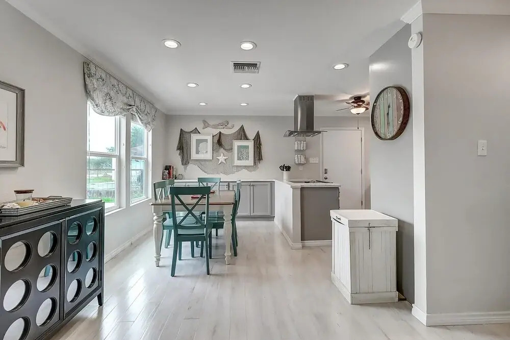 Flamingo Flats 3 Bedroom Home by RedAwning