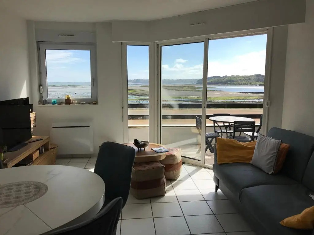 Appartement VUE SUR MER avec WIFI et terrasse à PERROS-GUIREC Ref-816