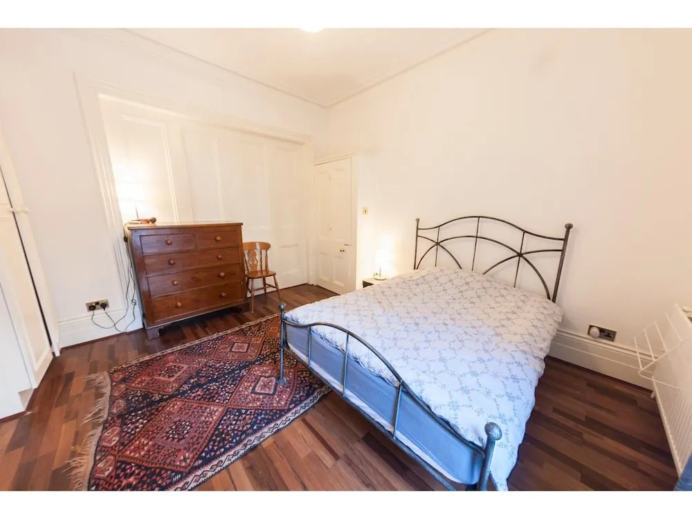 Newly Refurbished Victorian Style Flat for 2