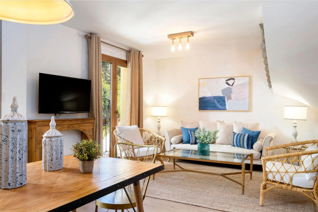 Stunning 4 Bedroom House In Albaicin. Alhacaba