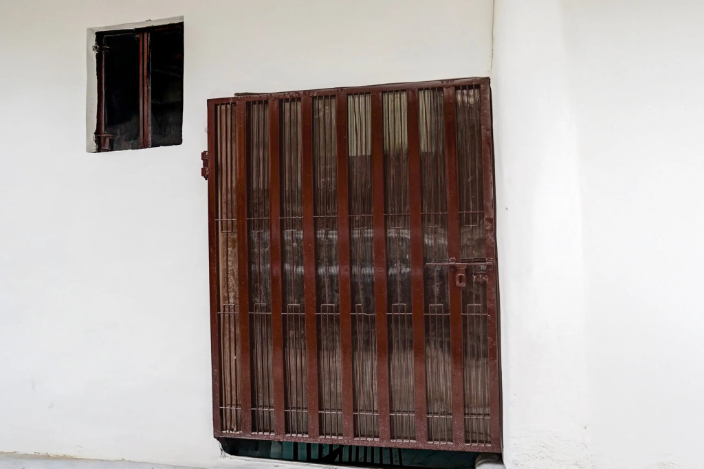 Super Townhouse Super Anmol Residency Near Saket Metro Delhi
