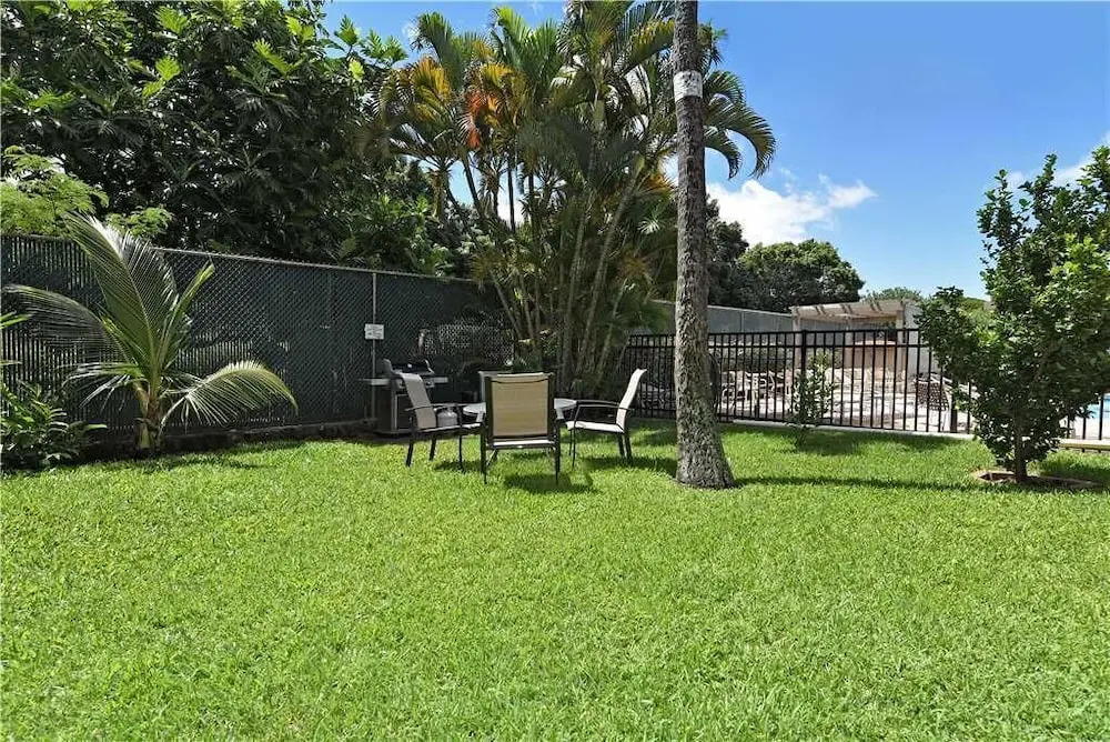 Lokelani #C104 - 1 Br condo by RedAwning