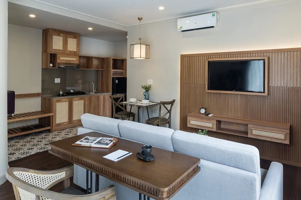 Charmaine's Hotel & Apartment