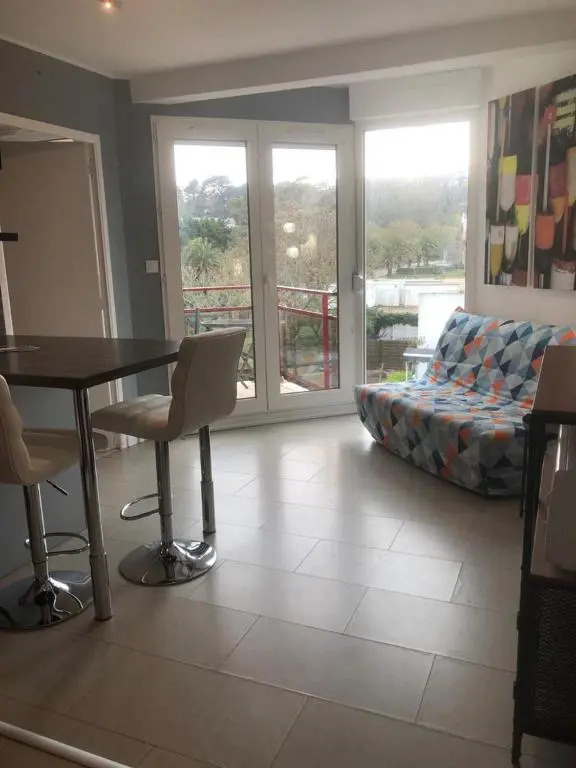 Appartement Perros-guirec petite terasse vue mer.