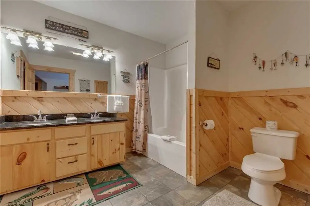 Mountain Dreams 4 Bedroom Home with Hot Tub