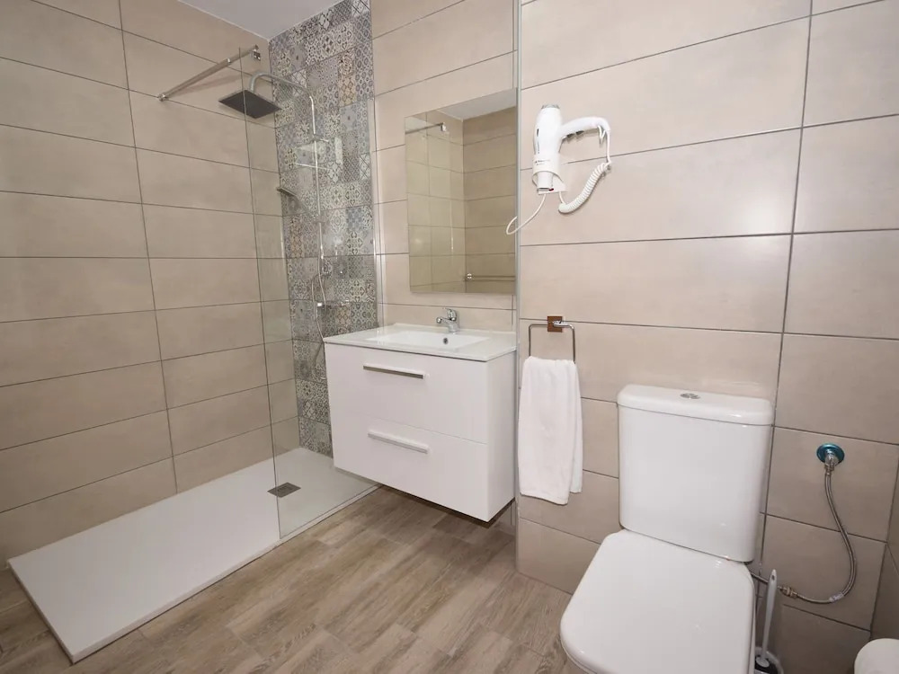 Spacious Apartment in Solana Matorral With Terrace