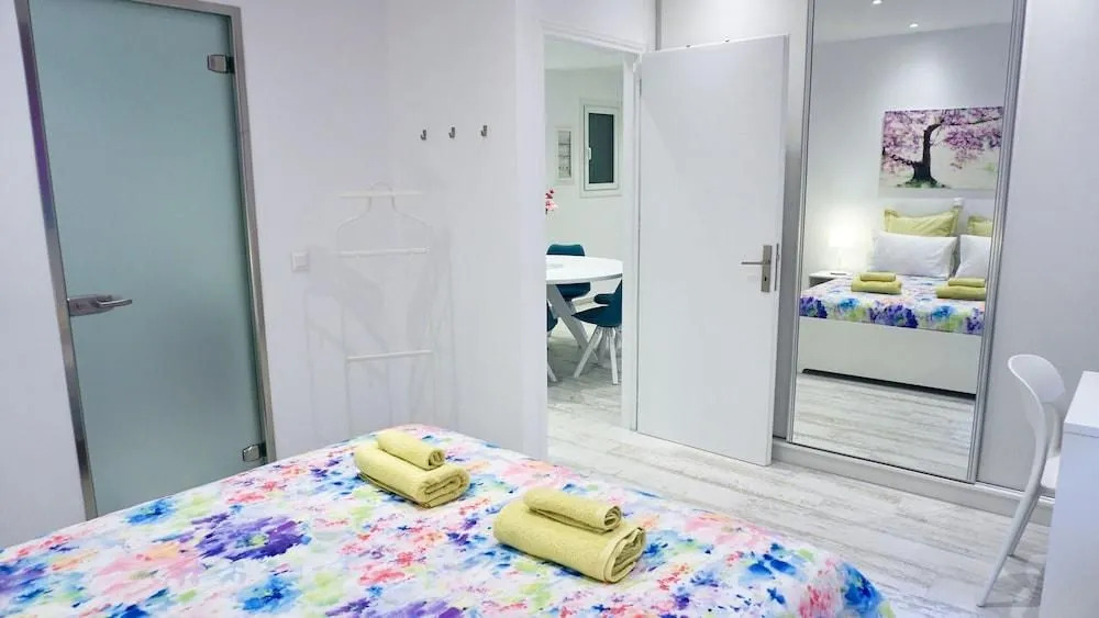 Peaceful Urban Oasis Apt in Athens