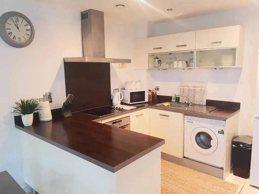 3 Bed Luxury Town Center Apartment with 50 inch 4K TV (Netflix & NowTV Ent. Pass)