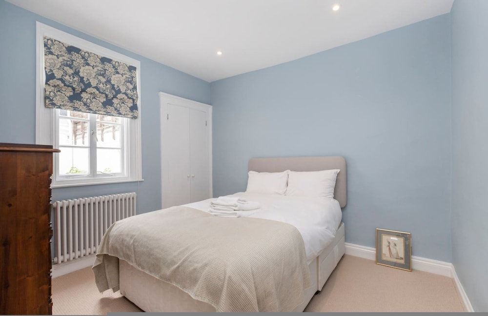 Whoops-a-daisy 3 Bedroom in Notting Hill