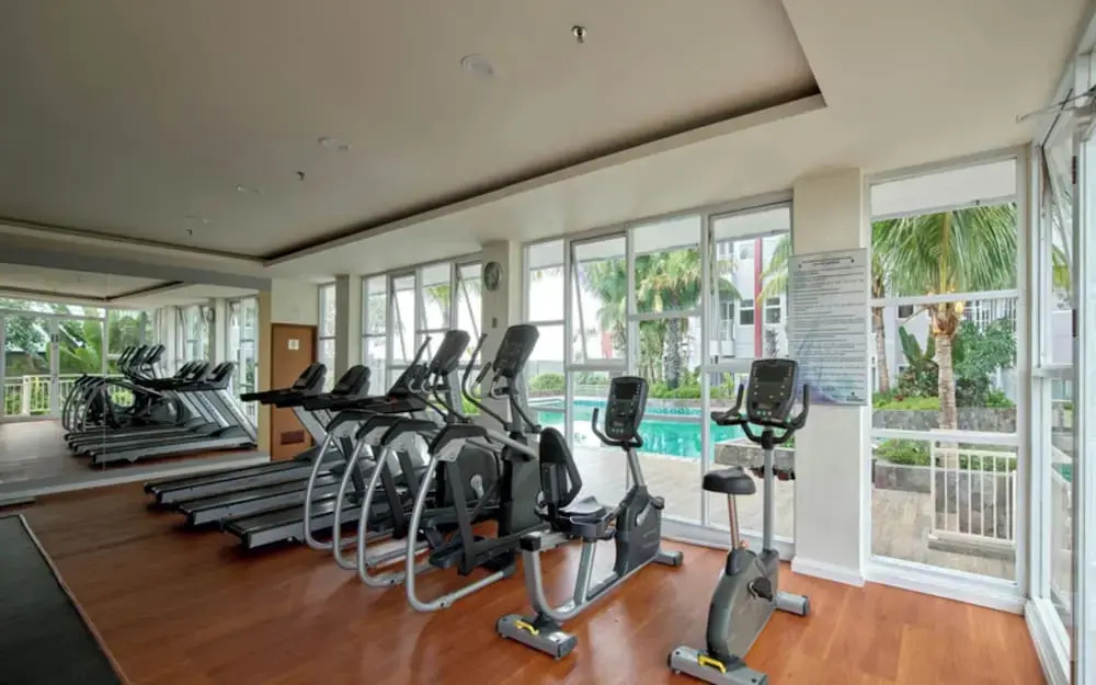 Luxurious 1BR at Vida View Makassar Apartment By Travelio