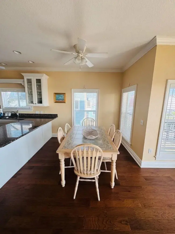 Sans Souci 6 Bedroom Home by RedAwning