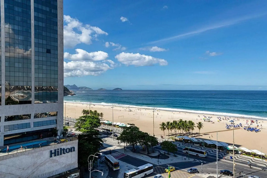 Studio moderno e de luxo com vista mar para 4 pessoas em Copa!