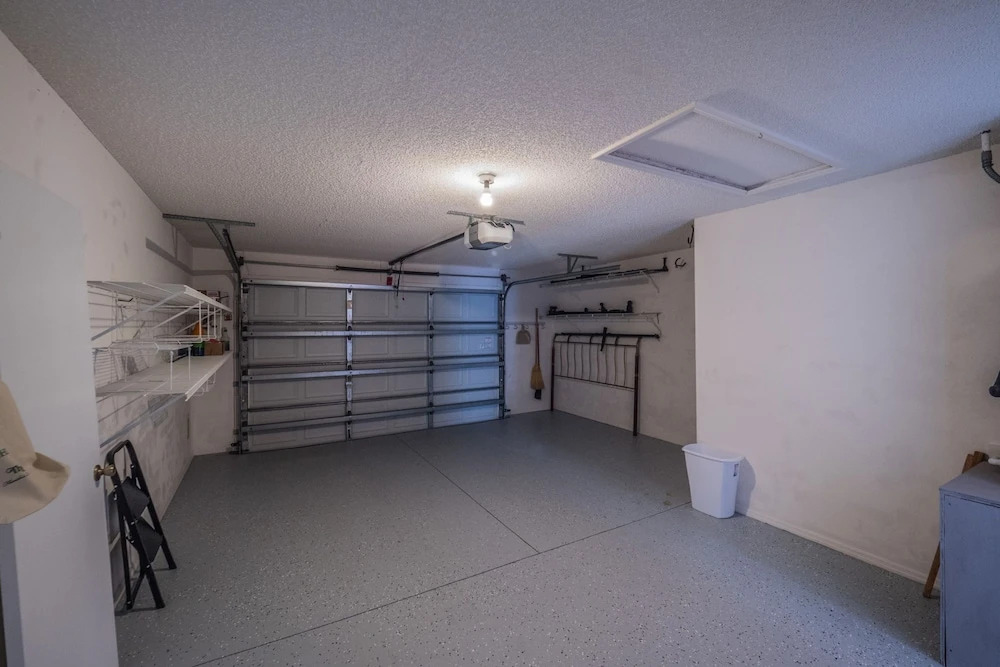 Campos Drive 1736 by White Pelican VR
