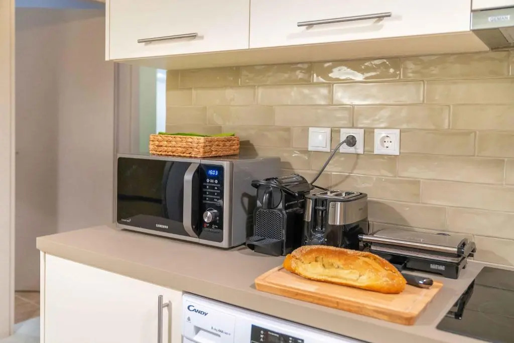 Suites 05-06 - Smart Cozy Suites - Large 2 bedroom, near Athens and metro