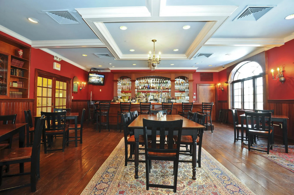Avon Old Farms Hotel