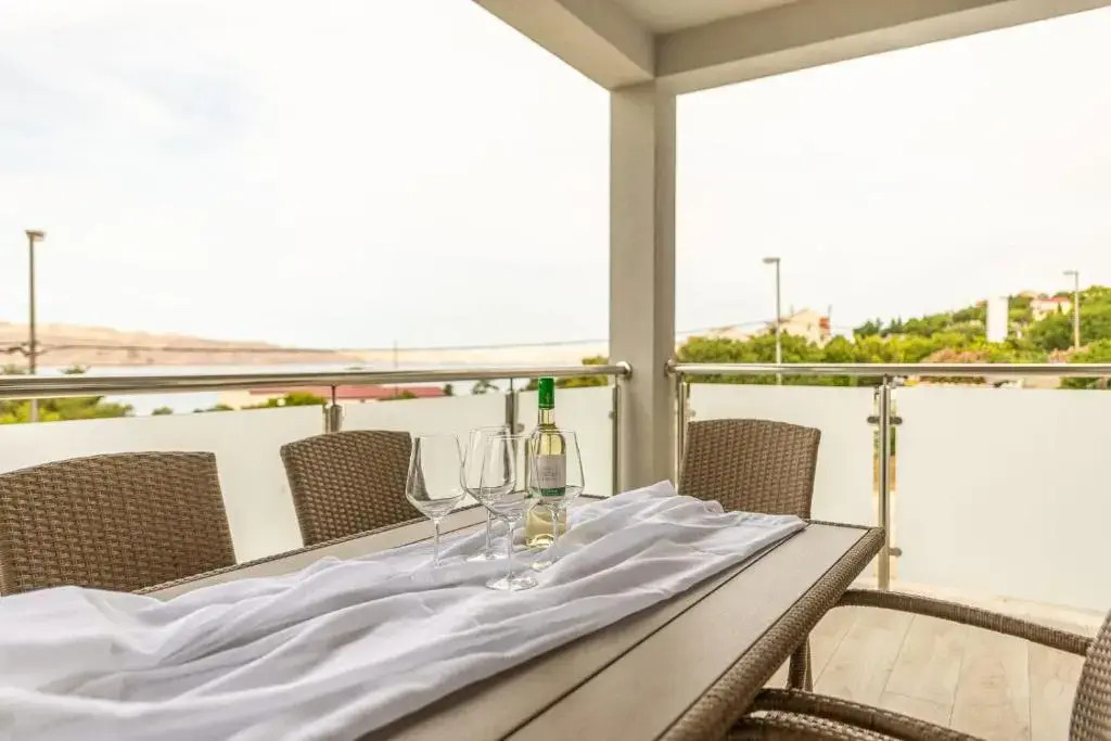 Villa Stella with pool and seaview