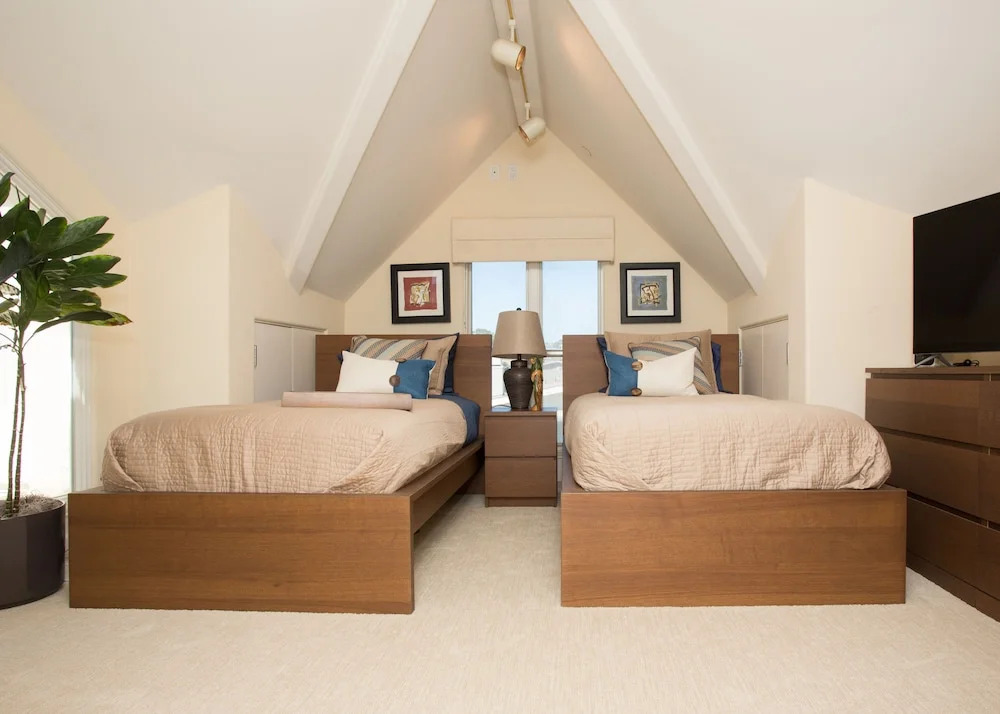 4609 Seashore (68435) - 4 Br home by RedAwning