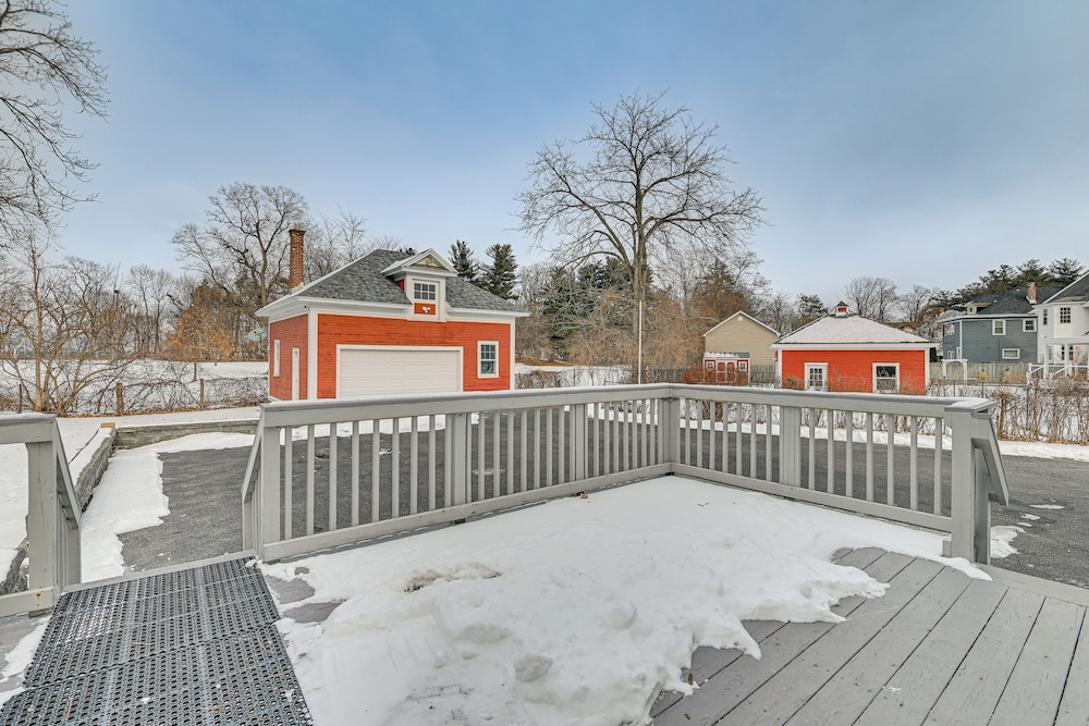 2 Mi to Dtwn Schenectady! Spacious Retreat
