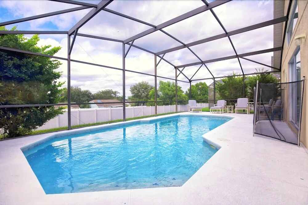 Cozy and Charming Gated Family Style Home w Pool