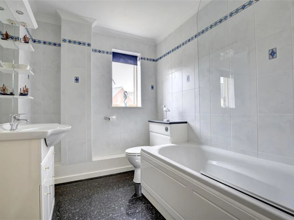 Comfortable Urban Residence Within Walking Distance of the City Centre and the Beach at Pembroke