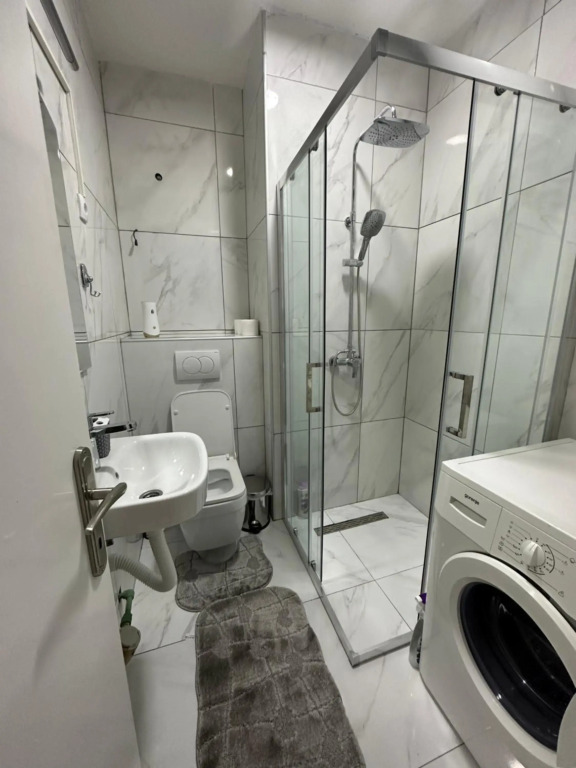 One bedroom apartment in great location