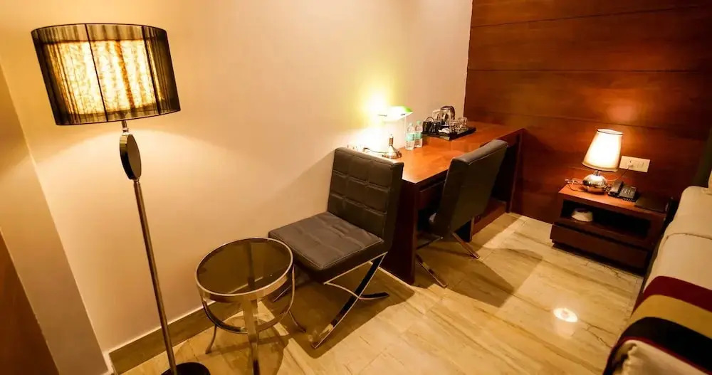 Hotel Crossroad by OYO Rooms