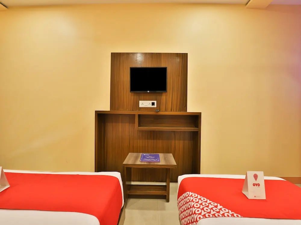 OYO 12196 Hotel Mayur Park Residency