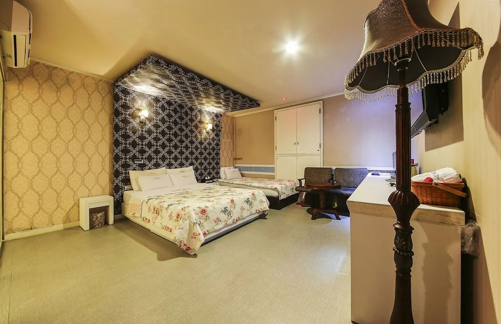 S Hotel