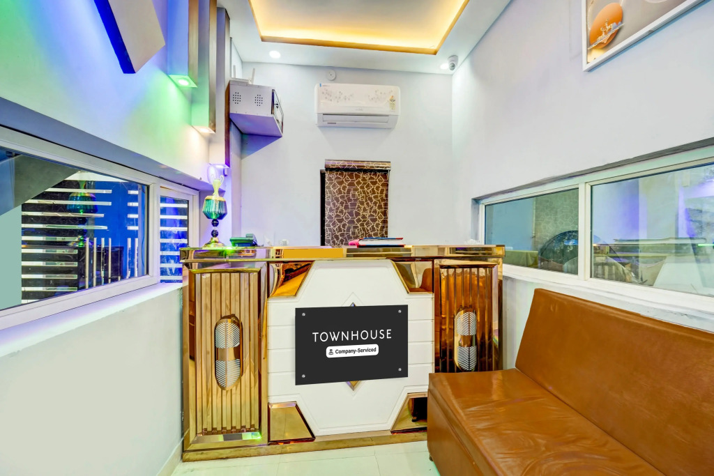 Super Townhouse Anisabad Near Mahavir Sansthan