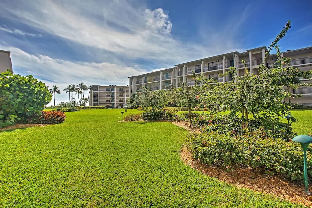 Sanibel Island Studio: Pool Access, Walk to Beach