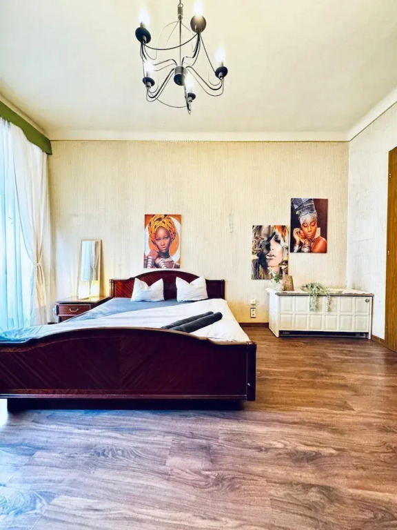 2BR Apartment for 5 Near Stadthalle