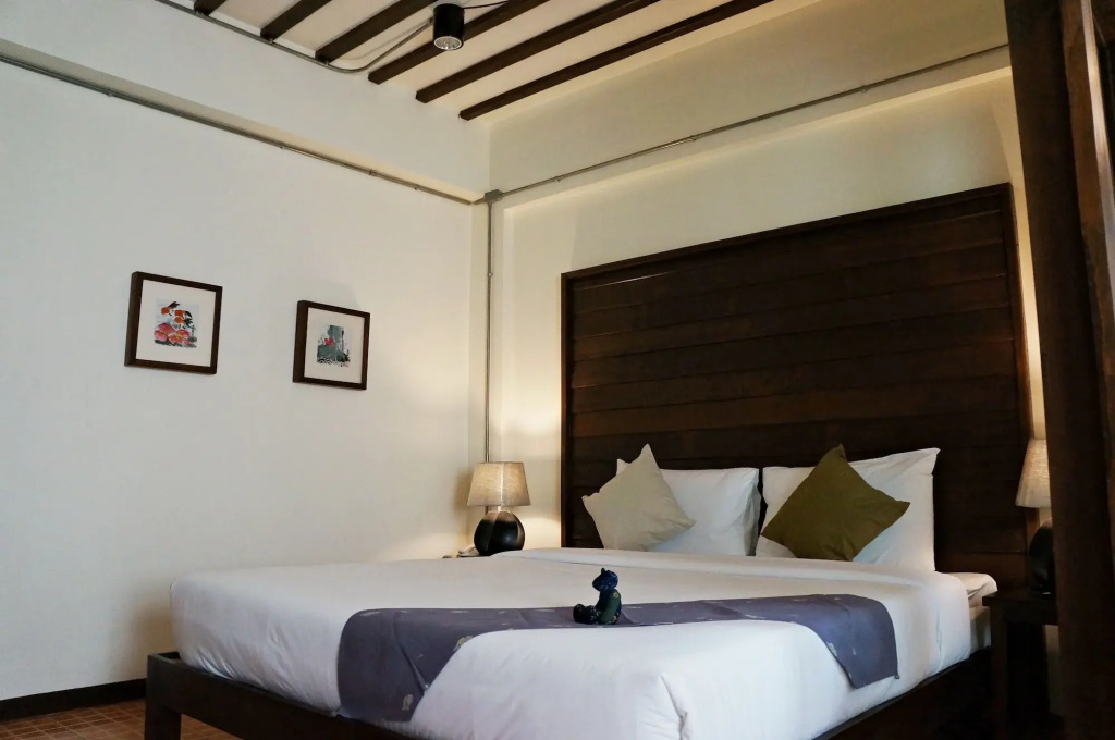 Kampaeng Ngam Hotel - Steps to Night Bazaar & Old City