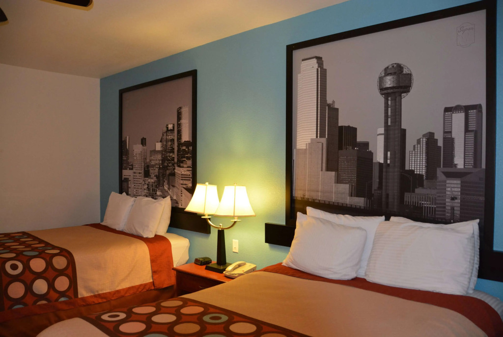Super 8 by Wyndham Austin/Airport South