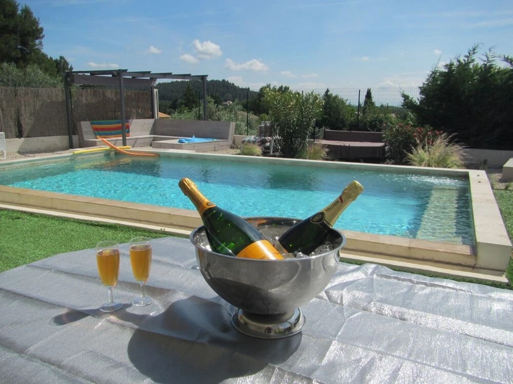 Studio in Villeneuve-lès-avignon, With Wonderful Mountain View, Pool A