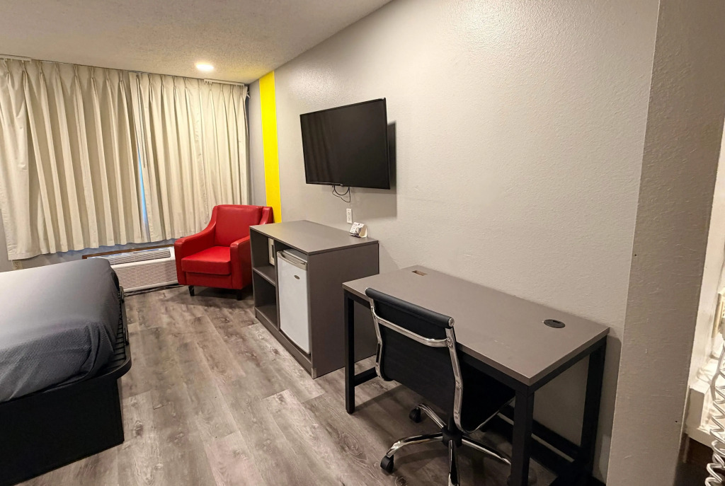 Super 8 by Wyndham Macomb