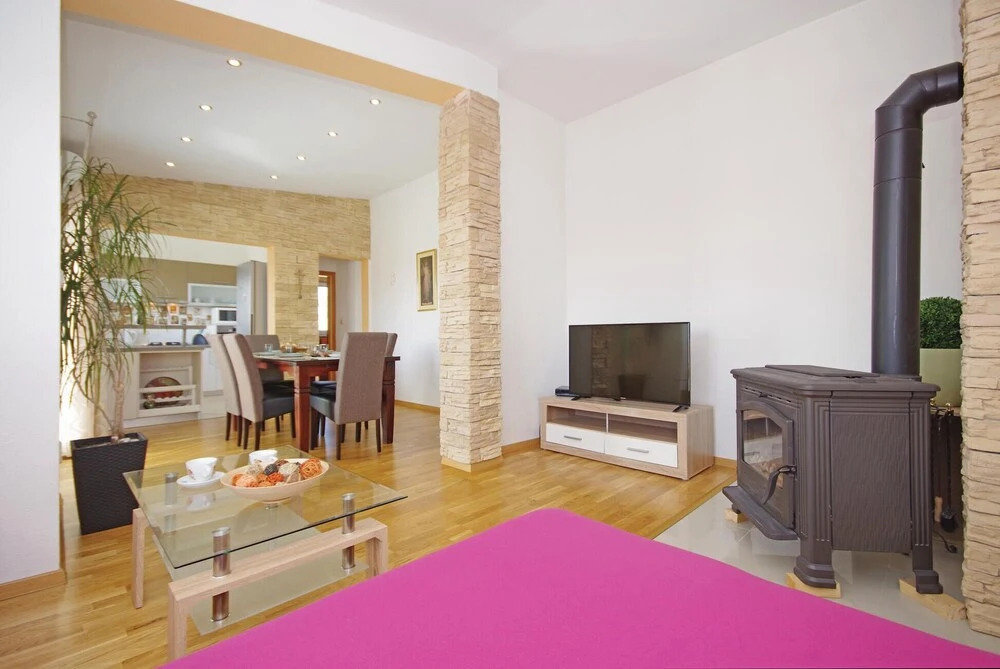 Amazing Home in Makarska With Wifi and 3 Bedrooms