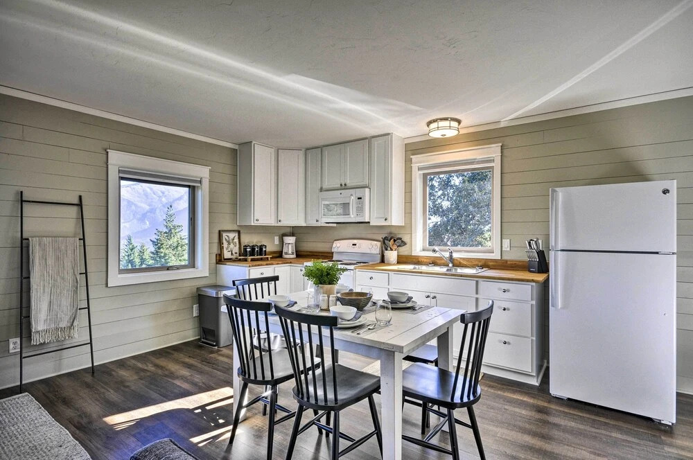 Scenic Studio w/ Loft & View of the Columbia River