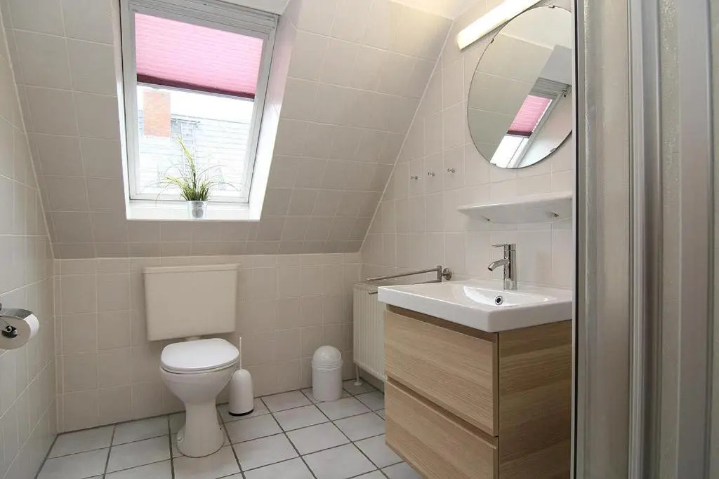Wohnung 2, Schumacher
