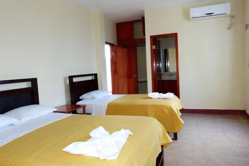 Gloria - Galápagos Inn