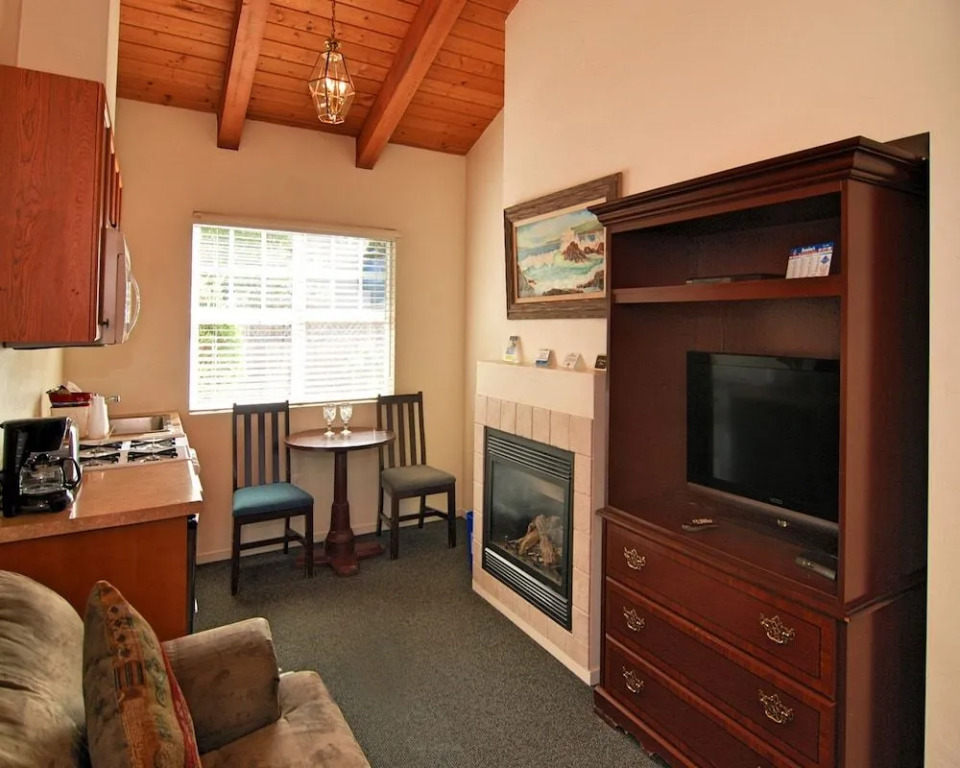 Bide-A-Wee Inn and Cottages
