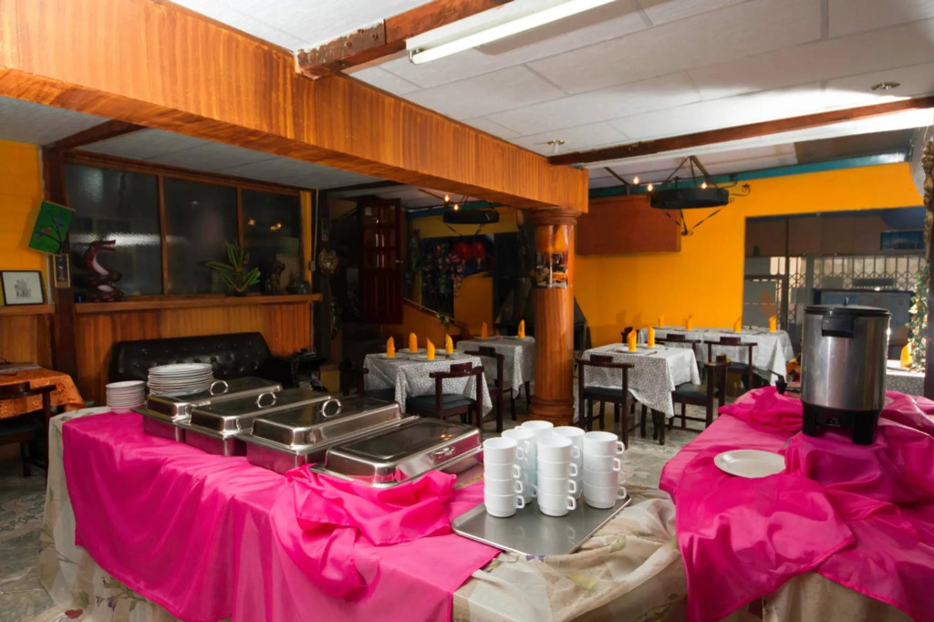 Hotel Tren Dorado