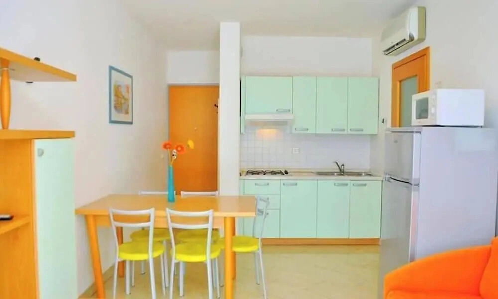 Cozy Apartment by the Beach