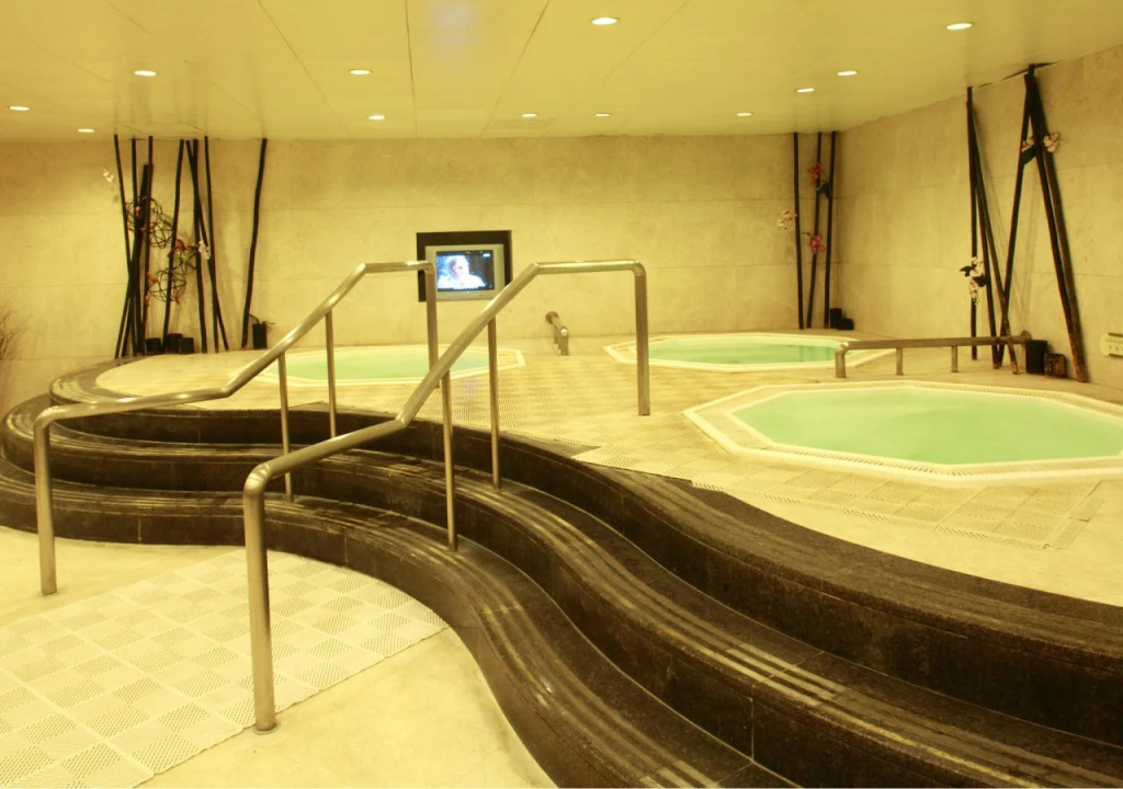 Holiday Inn Shanghai Nanjing Road by IHG