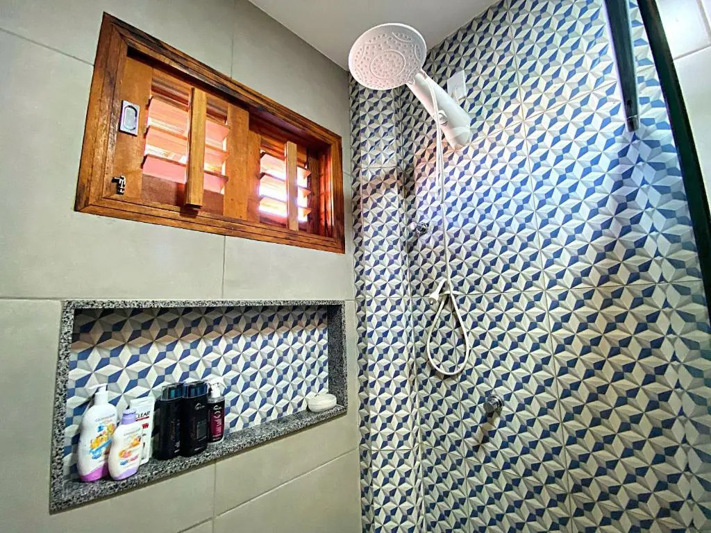 Bangalô de 2 pisos com piscina e vista para o mar na melhor localização da Praia de Maramar