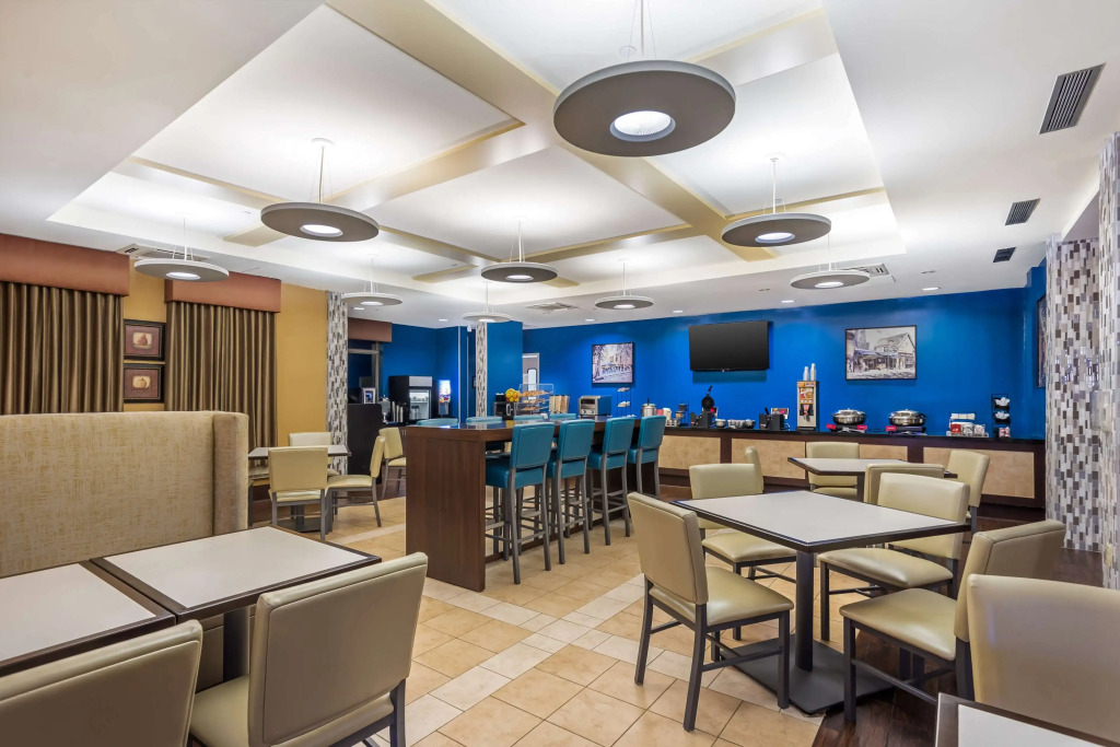 Best Western PLUS University Park Inn & Suites