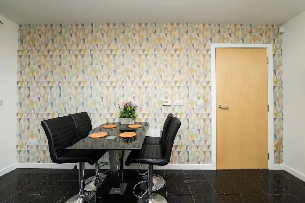 3 Bedroom House - Free Parking
