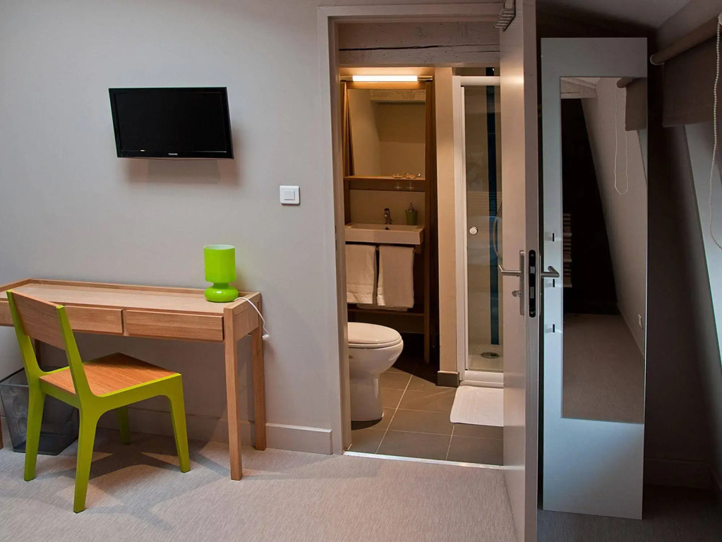 Pop Hostel