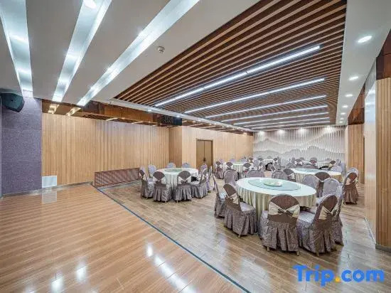 Feilong International Business Hotel