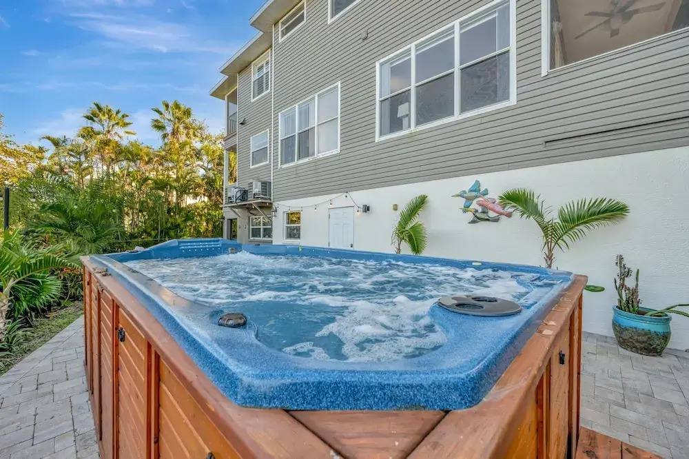 Hot Tub Sleeps 10 Park Your Boat Trailer